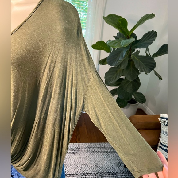Size small loose fitting olive green top with light material and 3/4 sleeves - Picture 5 of 5